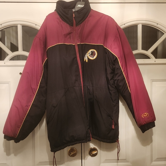 An authentic Washington Redskins jacket. - Picture 5 of 7